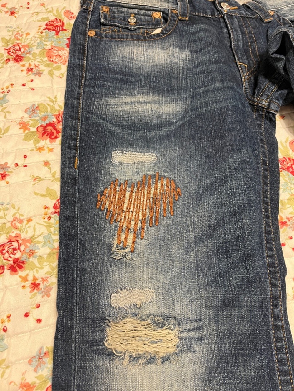 True Religion Men’s Dark Blue Distressed Relaxed Jeans - Picture 5 of 9